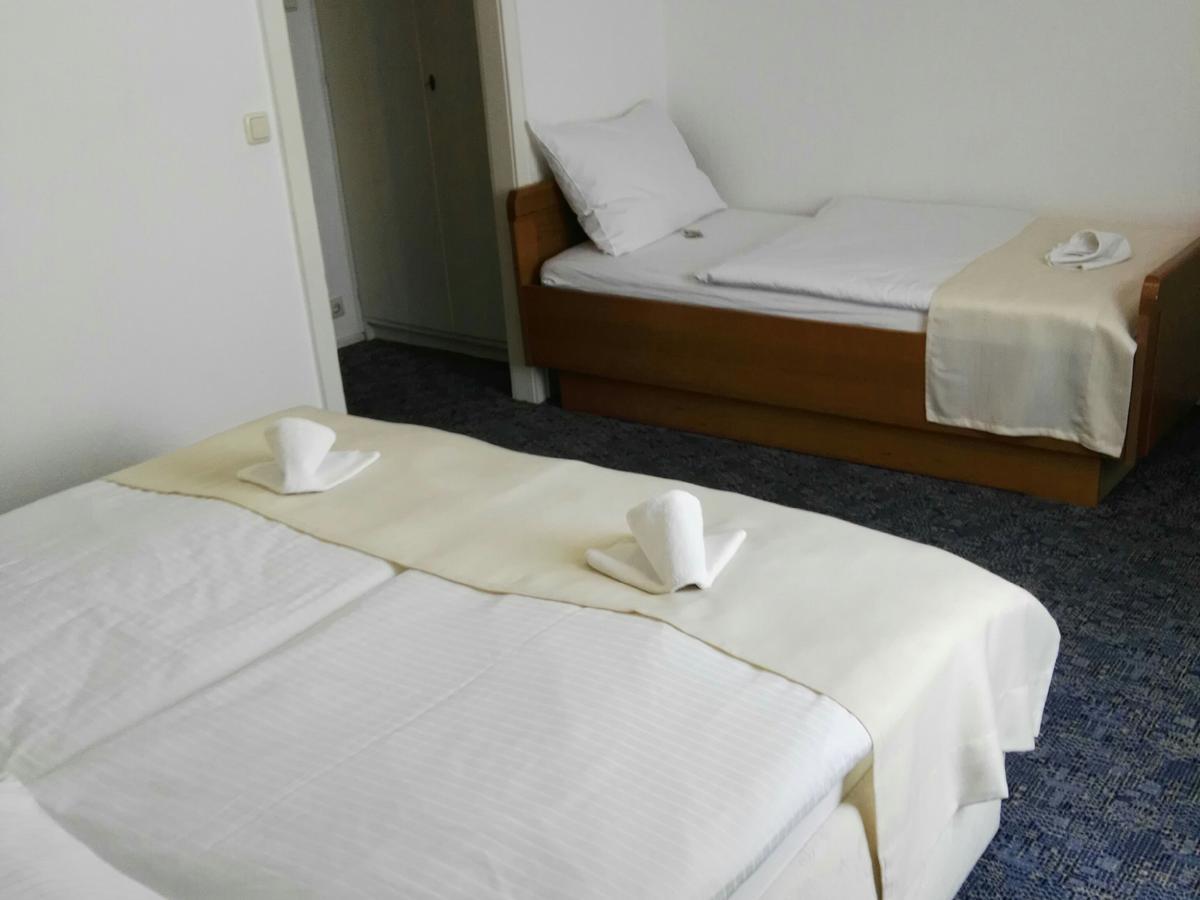 באד פירמונט Hotel Carolinenhof מראה חיצוני תמונה